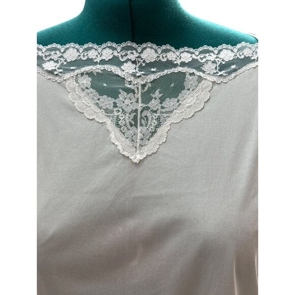 Vintage White Lace-Trimmed Nightgown With Flutter Sleeves Medium - Picture 10 of 15